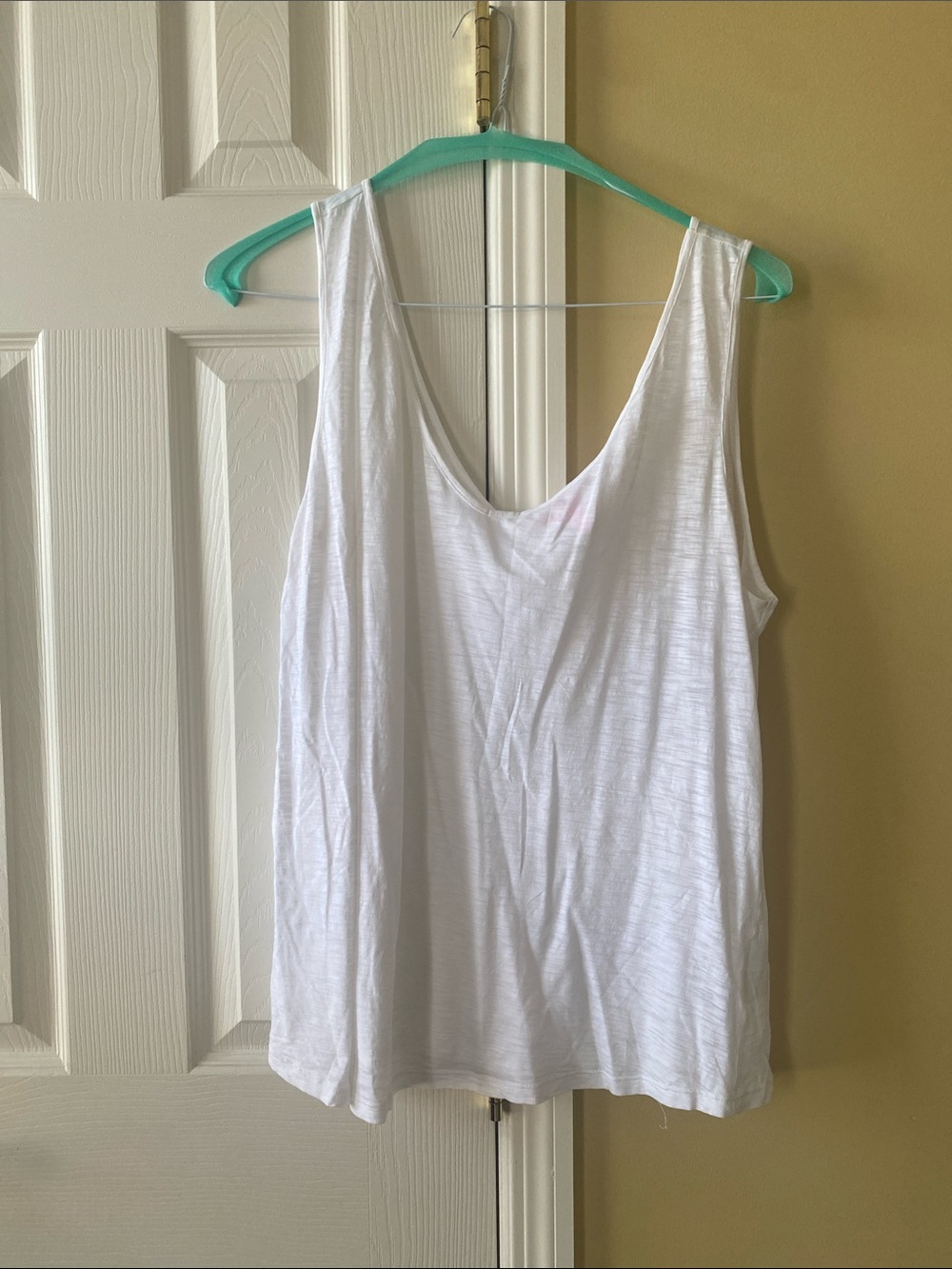 Lilly Pulitzer White Scoop Neck Tank Top